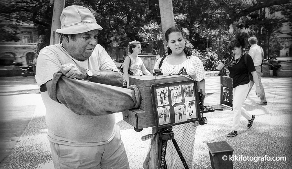 1998 EL VERDADERO RETRATO AL MINUTO, PARQUE CENTRAL, LA HABANA